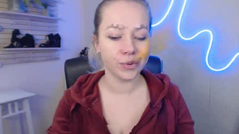 Snapshot of holly_bb95 chatting on 01-31-25, 08:43 Holly online show from 01-31-25, 08:43