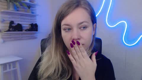 Snapshot of holly_bb95 chatting on 02-05-25, 09:15 Holly online show from 02-05-25, 09:15