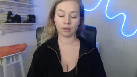 Snapshot of holly_bb95 chatting on 02-07-25, 05:31 Holly online show from 02-07-25, 05:31