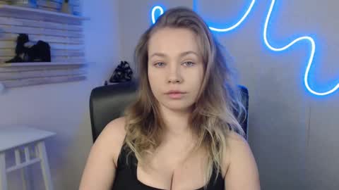 Snapshot of holly_bb95 chatting on 02-11-25, 05:16 Holly online show from 02-11-25, 05:16