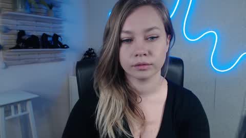 Snapshot of holly_bb95 chatting on 02-24-25, 12:20 Holly online show from 02-24-25, 12:20