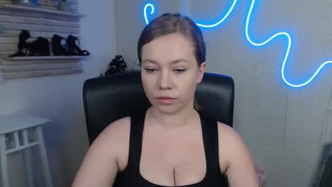 Snapshot of holly_bb95 chatting on 02-27-25, 03:25 Holly online show from 02-27-25, 03:25