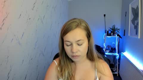 Snapshot of holly_bb95 chatting on 09-08-25, 05:56 Holly online show from 09-08-25, 05:56