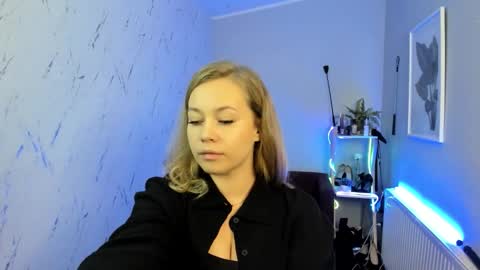 Snapshot of holly_bb95 chatting on 09-29-25, 05:07 Holly online show from 09-29-25, 05:07