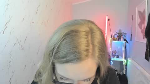 Snapshot of holly_bb95 chatting on 10-08-25, 05:10 Holly online show from 10-08-25, 05:10