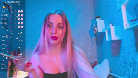holly_molly8 online show from 01-03-25, 08:11