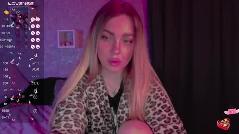 holly_molly8 online show from 02-10-25, 11:45
