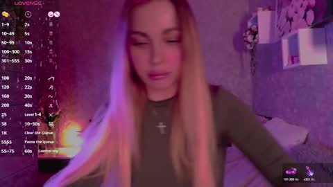 holly_molly8 online show from 03-03-25, 11:24