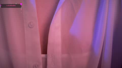 Snapshot of holly_molly_69 chatting on 05-17-26, 03:26 Molly online show from 05-17-26, 03:26