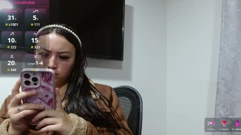 Holly online show from 05-05-26, 02:19