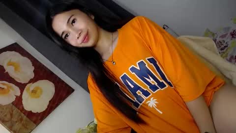 Snapshot of holly_sasa chatting on 03-20-26, 09:30 Sasa online show from 03-20-26, 09:30