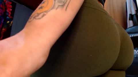 Snapshot of holly_thomsonx69 chatting on 02-05-25, 08:14 holly_thomsonx69 online show from 02-05-25, 08:14