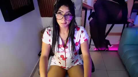 Holly Wastson online show from 06-12-26, 04:00