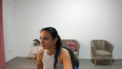 Snapshot of holly_wood18 chatting on 07-06-26, 08:11 holly_wood18 online show from 07-06-26, 08:11