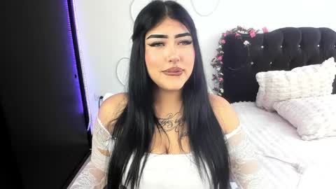 Snapshot of hollycute54 chatting on 04-01-26, 04:37 Holly online show from 04-01-26, 04:37