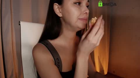 hollyextra online show from 03-22-26, 04:21