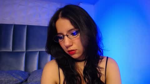 hollypeach_ online show from 03-16-26, 07:40