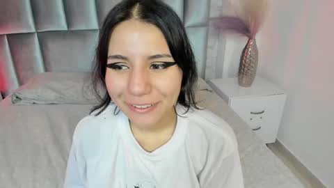 hollypeach_ online show from 04-29-26, 07:31