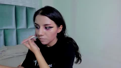hollypeach_ online show from 04-30-26, 08:37