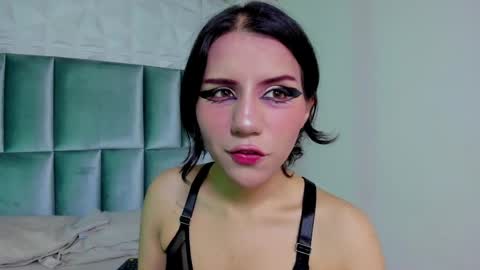 hollypeach_ online show from 04-30-26, 08:57