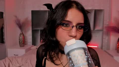 hollypeach_ online show from 05-05-26, 12:07