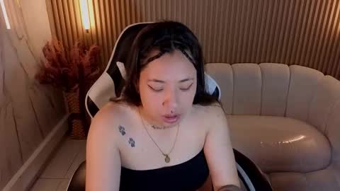 Snapshot of hollypeytoon chatting on 11-01-25, 12:51 Holly online show from 11-01-25, 12:51