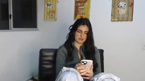 hollyshit_ online show from 03-01-25, 01:22