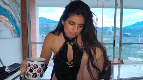 hollyshit_ online show from 10-05-25, 10:40