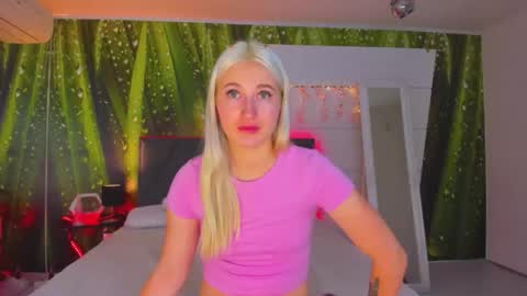 HollyTaillor online show from 10-13-25, 05:29