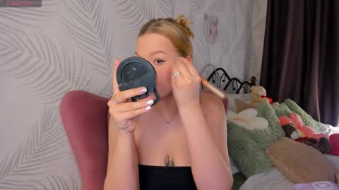 Emma online show from 09-20-25, 01:06