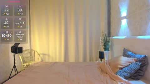 Snapshot of hollyylee chatting on 03-20-26, 01:10 Emma online show from 03-20-26, 01:10