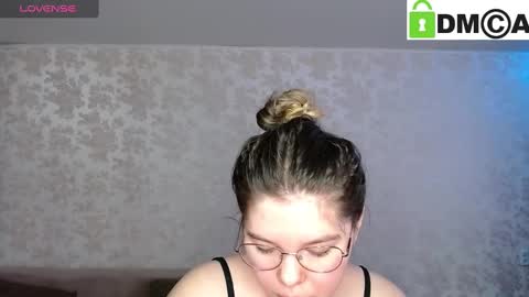 Welcome guys  Pleasure to see you all here  My name is MichaelaTip menu is active Private is open  online show from 01-17-25, 06:04