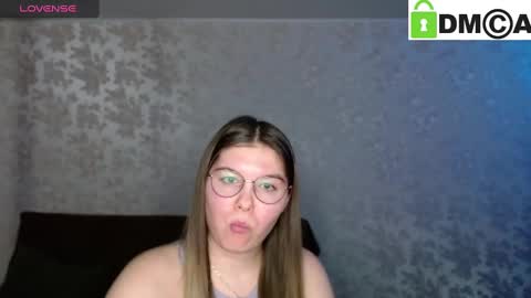 Welcome guys  Pleasure to see you all here  My name is MichaelaTip menu is active Private is open  online show from 01-24-25, 09:58