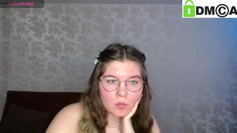Welcome guys  Pleasure to see you all here  My name is MichaelaTip menu is active Private is open  online show from 01-29-25, 09:33