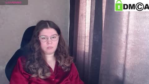 Welcome guys  Pleasure to see you all here  My name is MichaelaTip menu is active Private is open  online show from 02-11-26, 05:12