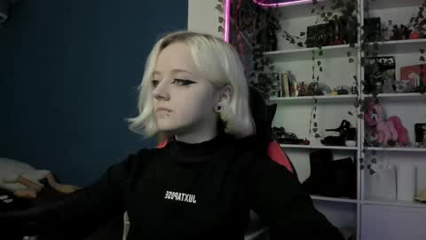 holy_mistresss online show from 11-18-25, 09:25