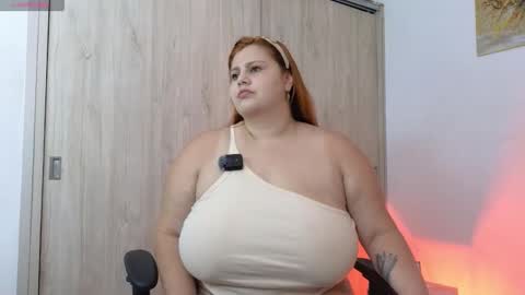 Snapshot of holybeauty_ chatting on 03-03-26, 01:50 Jam online show from 03-03-26, 01:50