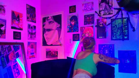 Snapshot of holyeva chatting on 12-04-24, 04:43 online show from 12-04-24, 04:43