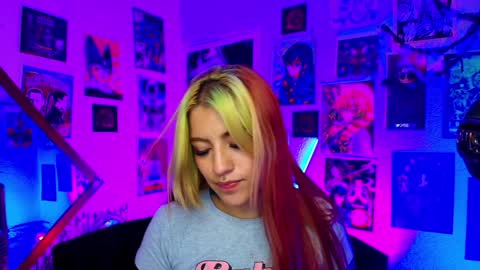 Snapshot of holyeva chatting on 12-18-24, 03:15 online show from 12-18-24, 03:15