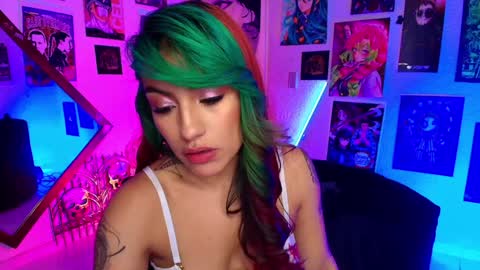 Snapshot of holyeva chatting on 01-30-25, 12:29 online show from 01-30-25, 12:29