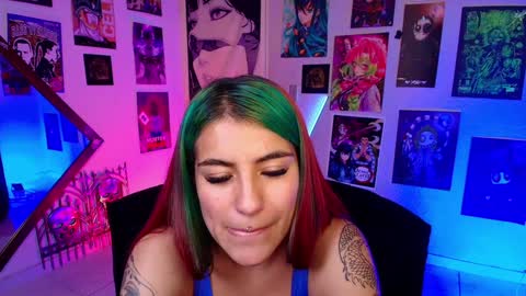 Snapshot of holyeva chatting on 01-31-25, 10:10 online show from 01-31-25, 10:10