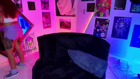 Snapshot of holyeva chatting on 02-01-25, 11:48 online show from 02-01-25, 11:48