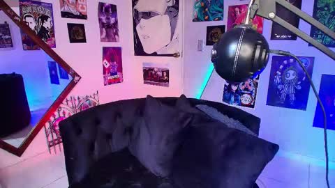 Snapshot of holyeva chatting on 02-20-25, 04:03 online show from 02-20-25, 04:03