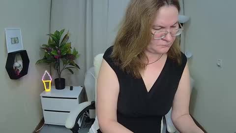 Snapshot of holymilfa chatting on 03-25-26, 07:36 holymilfa online show from 03-25-26, 07:36