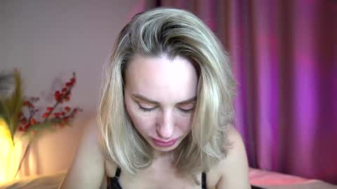 Snapshot of holyyy_fuck chatting on 12-24-24, 01:17 Vicky my another account here - desperate clit online show from 12-24-24, 01:17