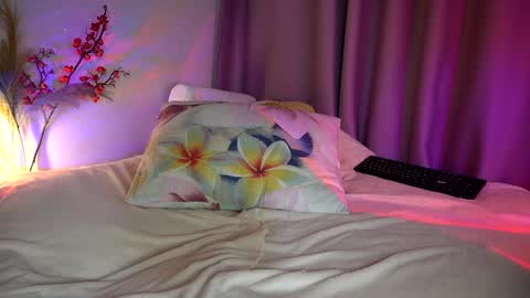 Snapshot of holyyy_fuck chatting on 12-30-24, 05:23 Vicky my another account here - desperate clit online show from 12-30-24, 05:23