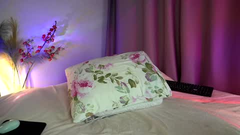 Snapshot of holyyy_fuck chatting on 01-29-25, 05:02 Vicky my another account here - desperate clit online show from 01-29-25, 05:02