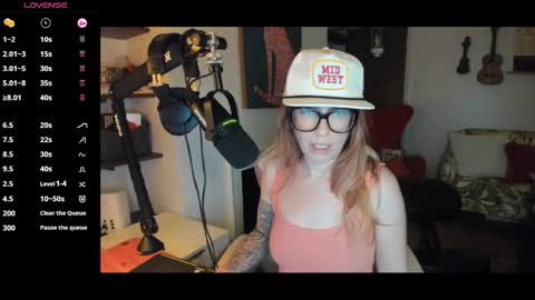 Snapshot of homemakermilf chatting on 03-22-26, 01:31 Harley online show from 03-22-26, 01:31