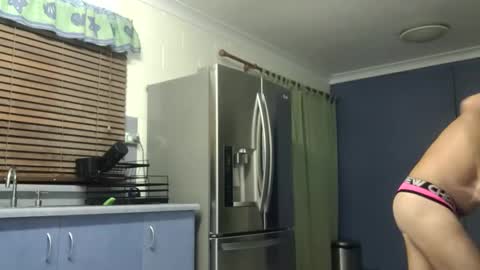 Snapshot of homer1976 chatting on 01-12-25, 01:48 Homer online show from 01-12-25, 01:48