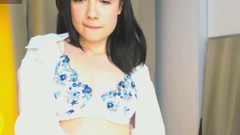 Snapshot of honeey_beee chatting on 09-25-25, 07:39 May online show from 09-25-25, 07:39